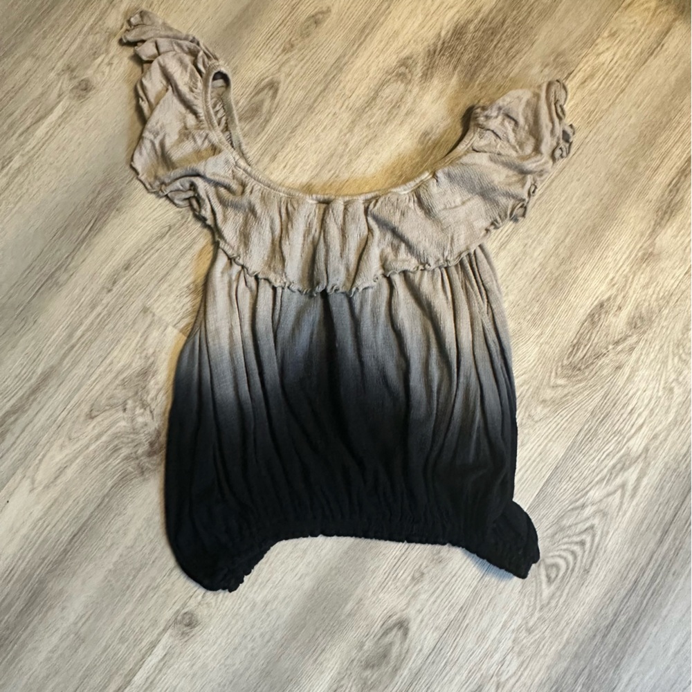 Gradient Ruffle Sleeve Top